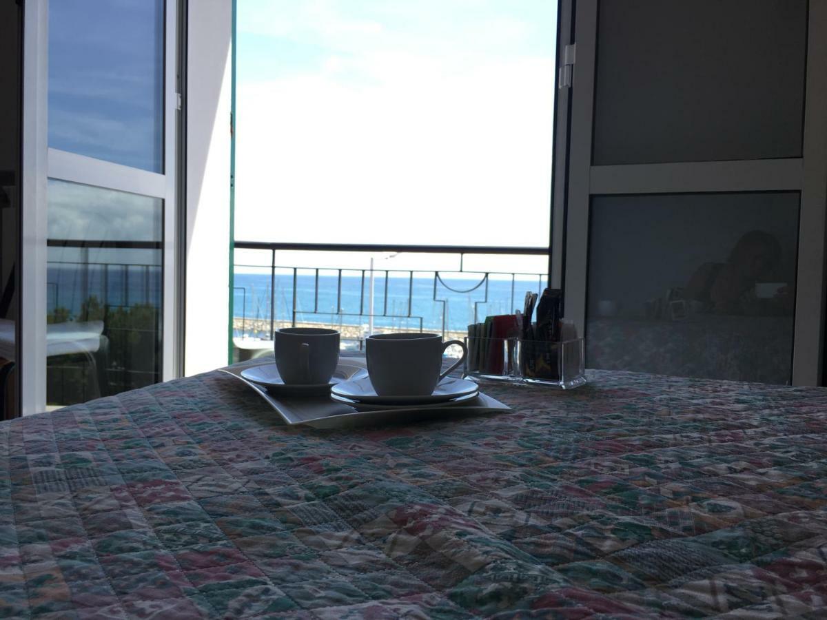 Baia Dei Gabbiani Guest house *