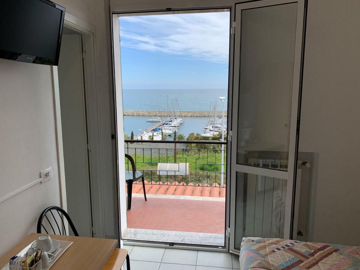 Baia Dei Gabbiani Guest house *